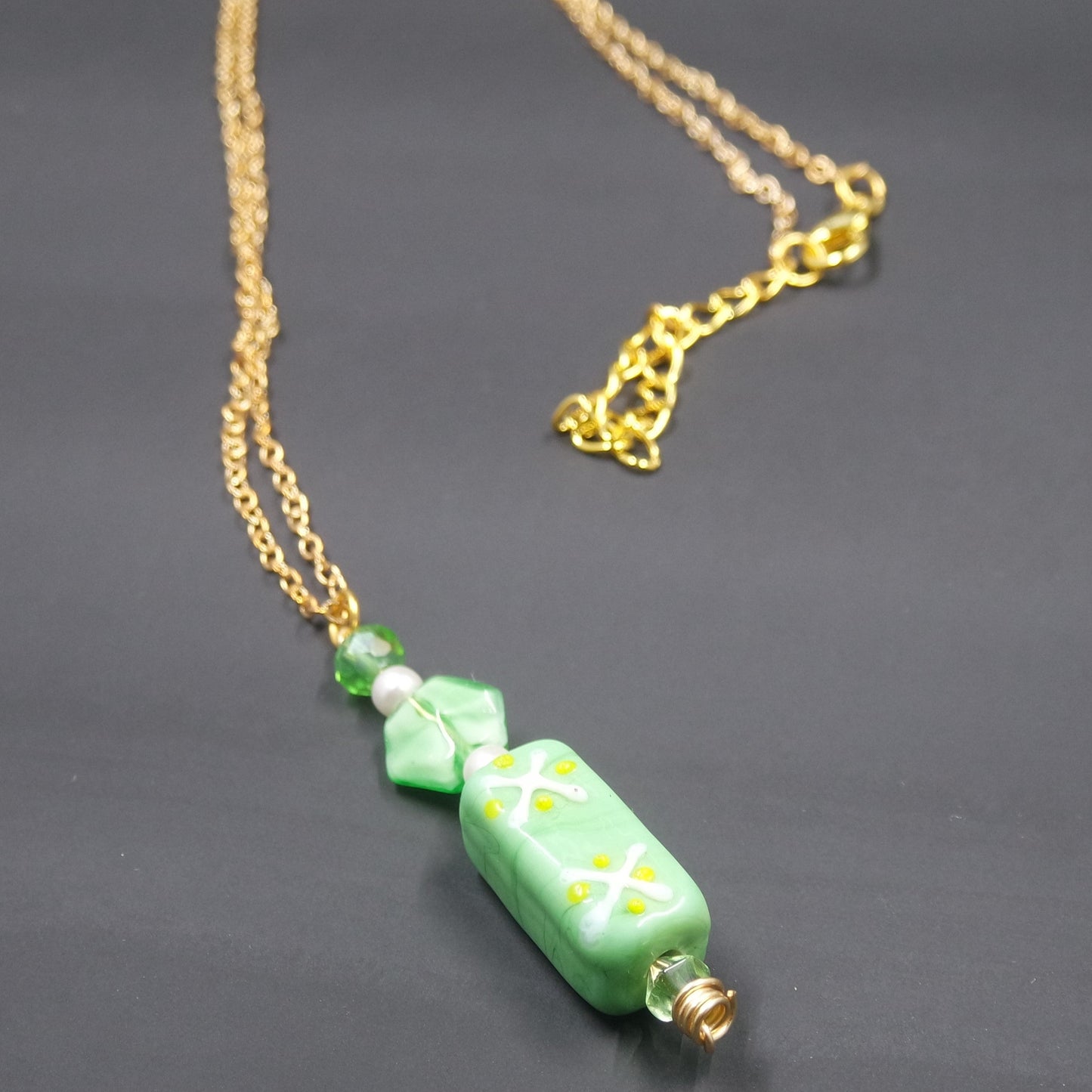 Elegant Green Bead Pendant Gold Chain Necklace