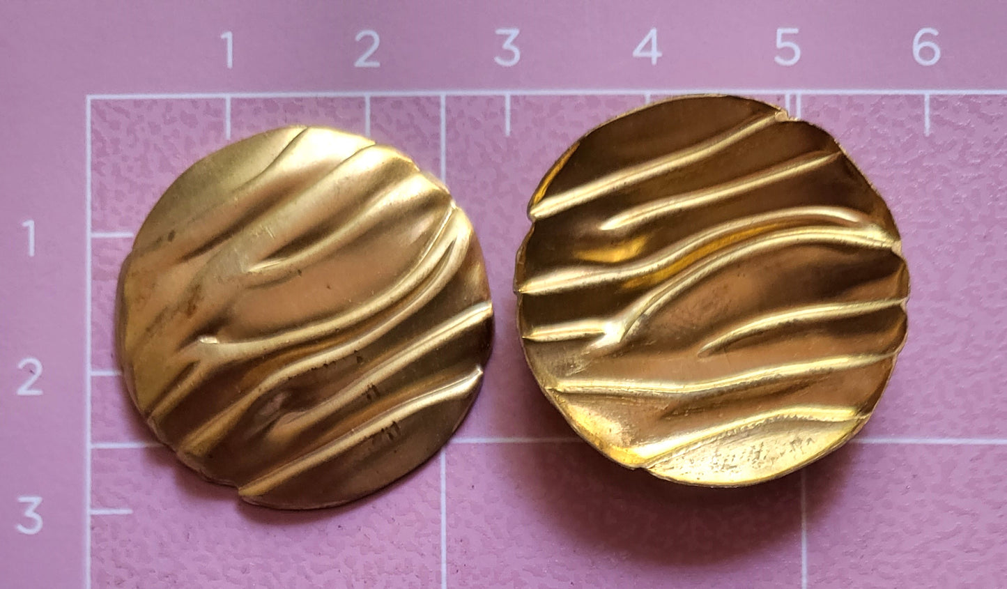 brass gold stamped textured ripple circle jewelry finding embellishment
